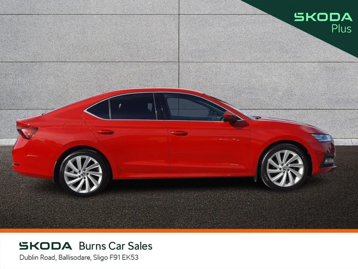 Skoda Octavia Saloon, Diesel, 2024, Red