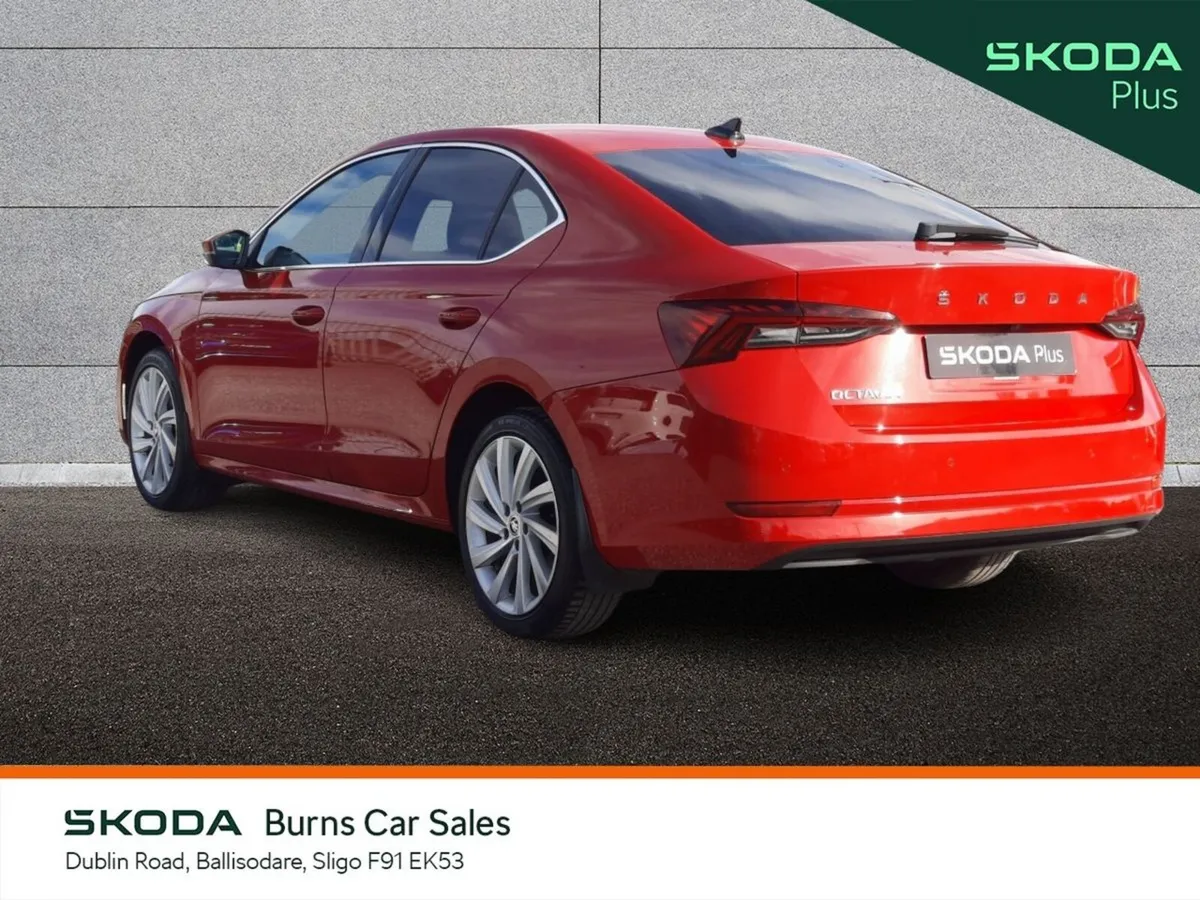 Skoda Octavia Saloon, Diesel, 2024, Red