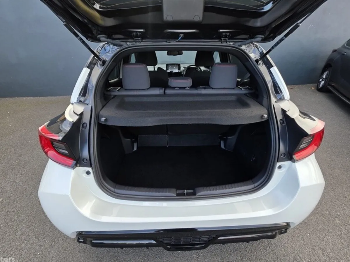 Toyota Yaris Hatchback, Petrol Hybrid, 2023, White