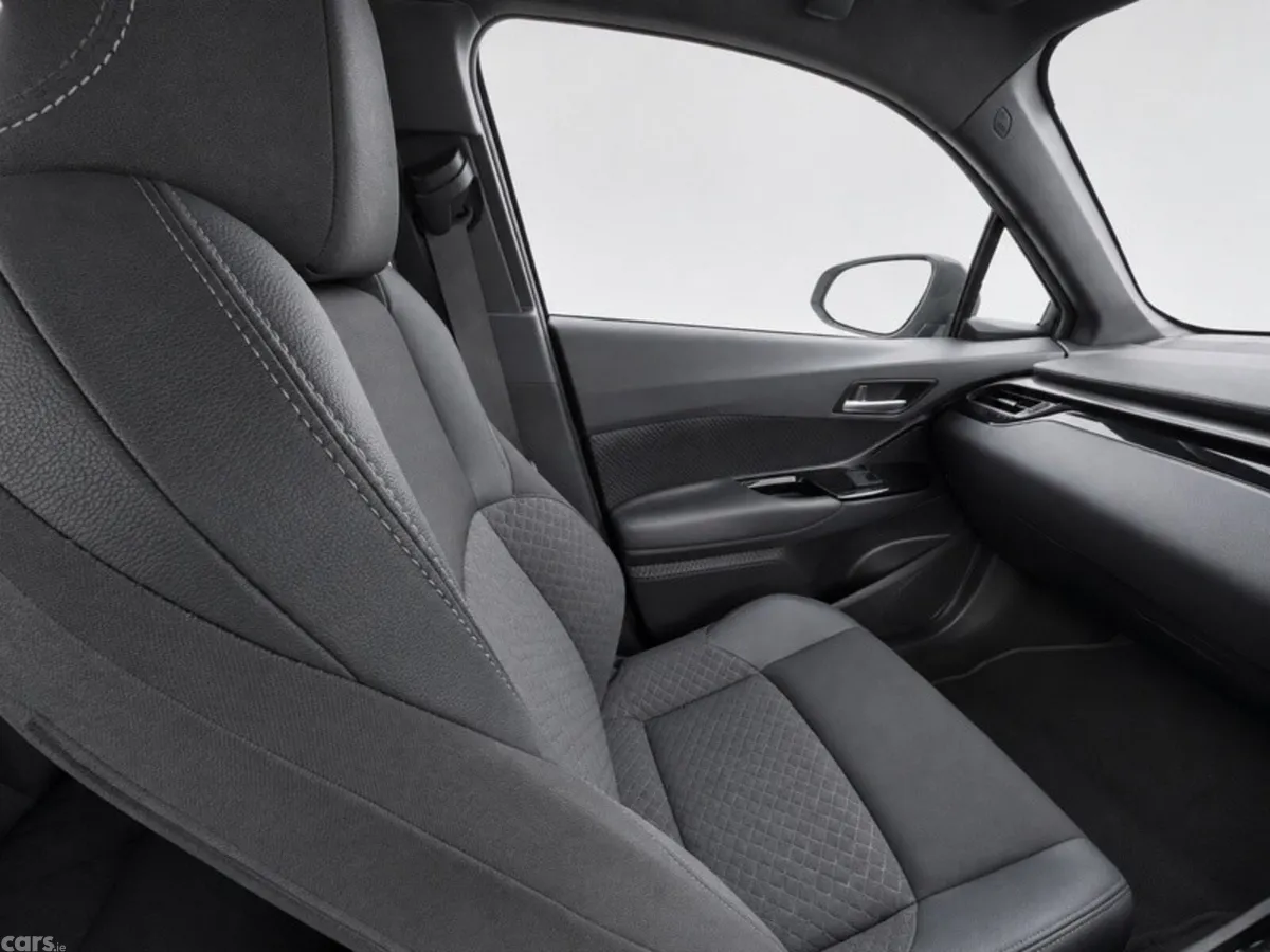 Toyota C-HR SUV, Petrol Hybrid, 2023, Grey
