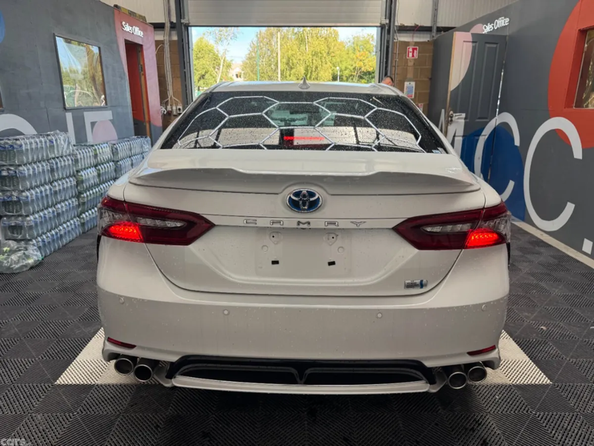 Toyota Camry Saloon, Petrol, 2023, White