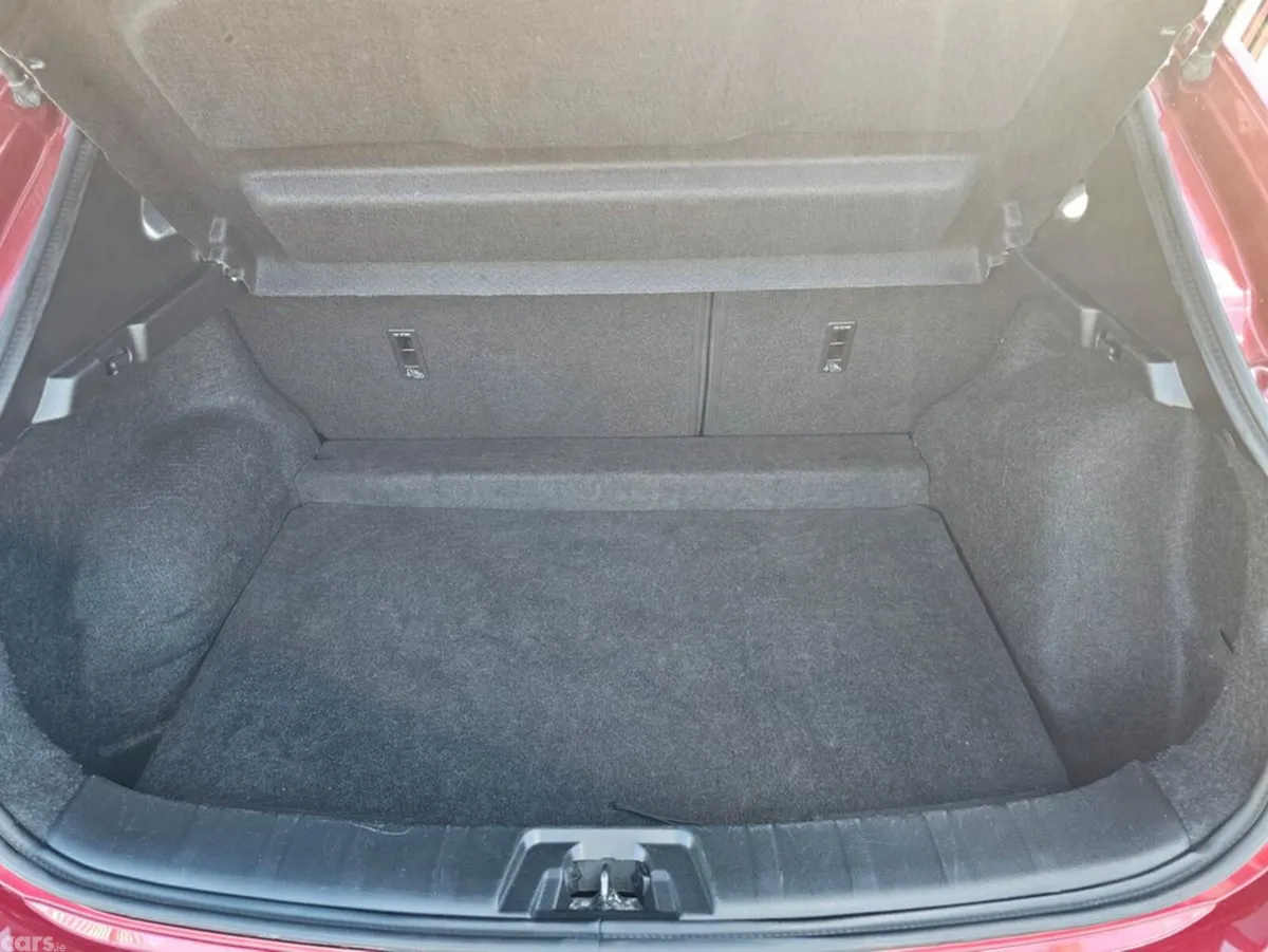 Nissan Qashqai MPV, Diesel, 2021, Red