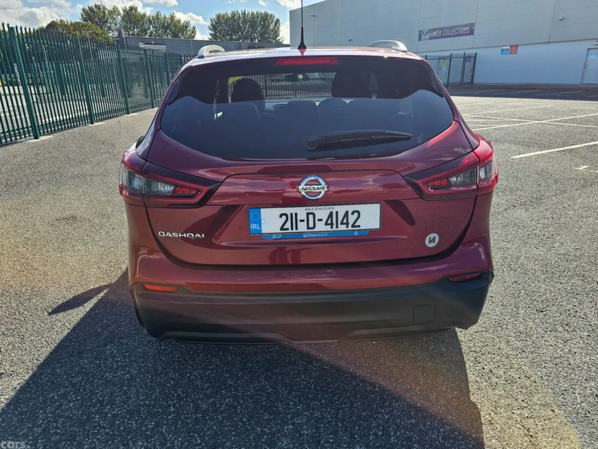 Nissan Qashqai MPV, Diesel, 2021, Red