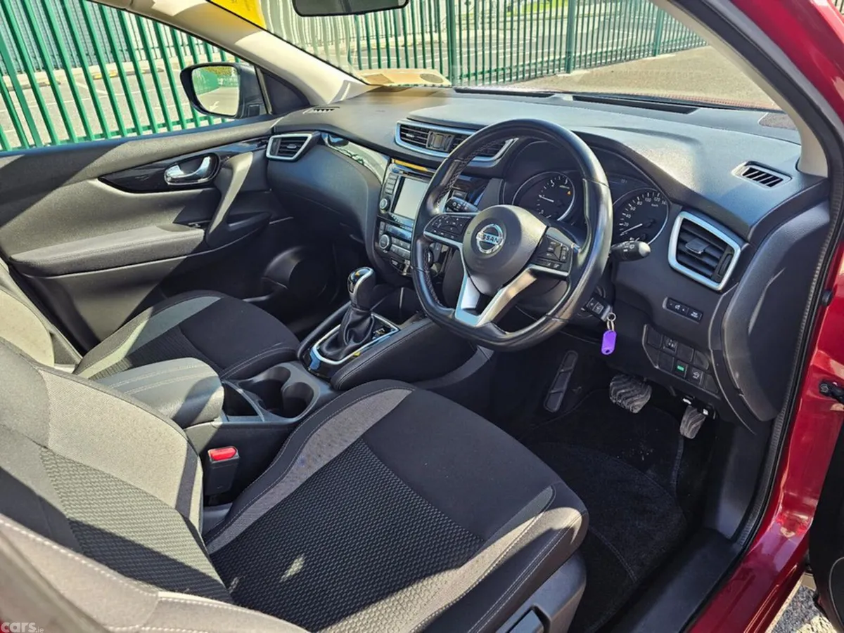 Nissan Qashqai MPV, Diesel, 2021, Red