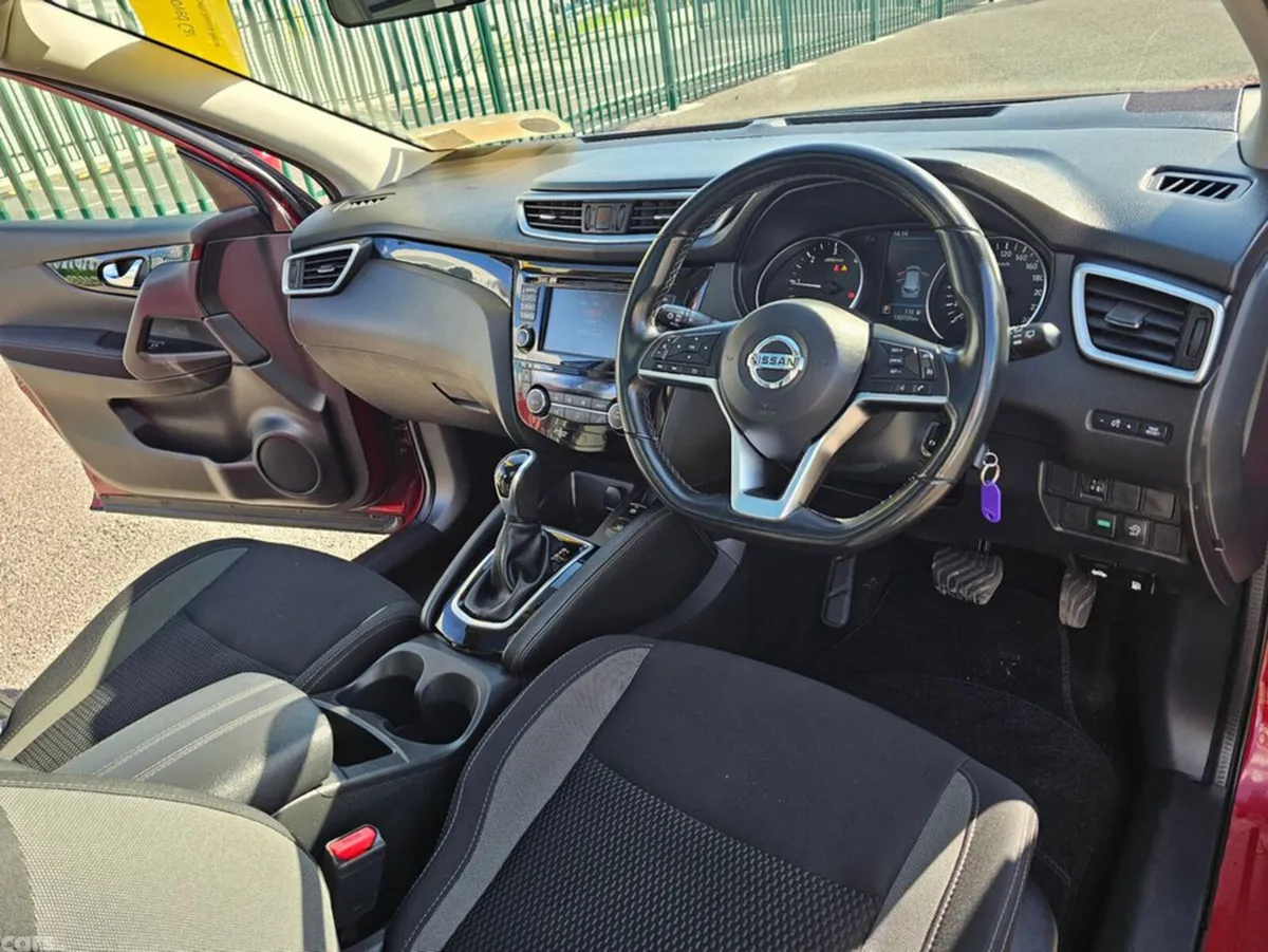 Nissan Qashqai MPV, Diesel, 2021, Red