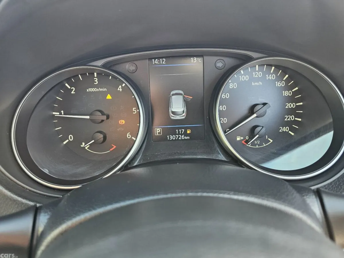 Nissan Qashqai MPV, Diesel, 2021, Red