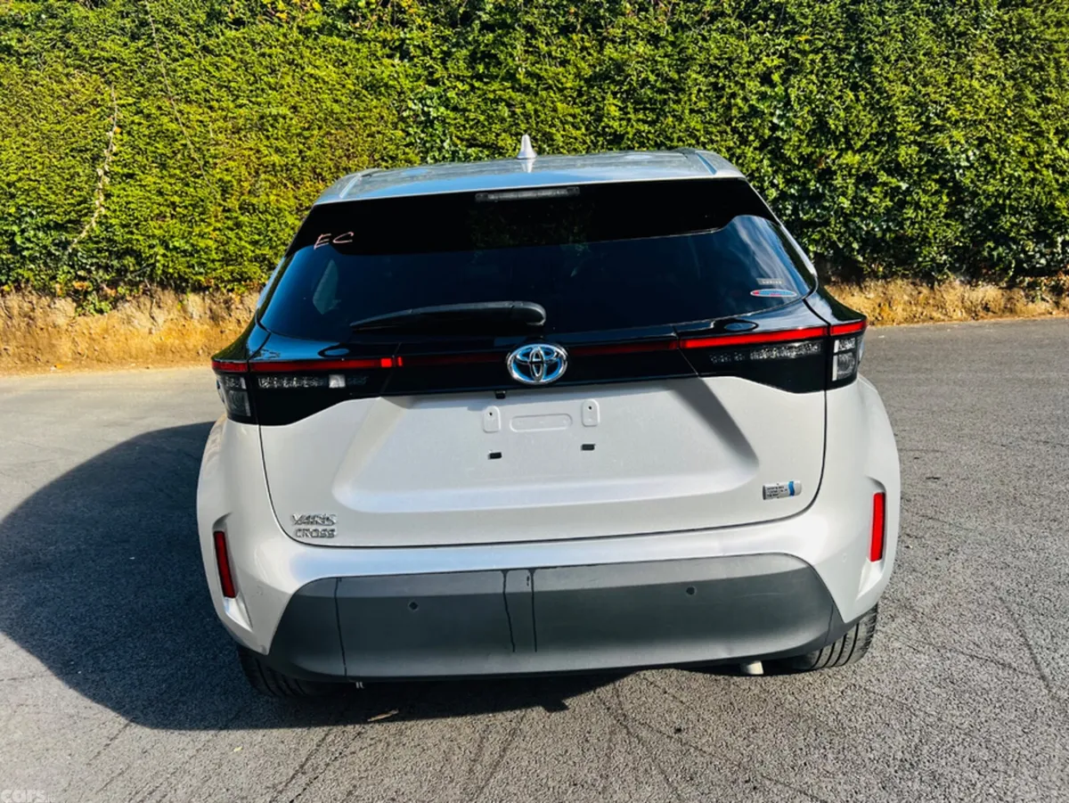 Toyota Yaris Cross Hatchback, Petrol Hybrid, 2022, Silver