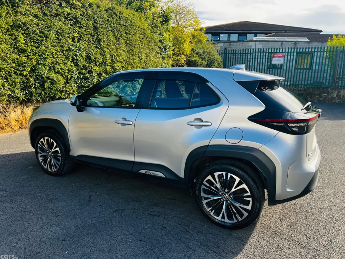 Toyota Yaris Cross Hatchback, Petrol Hybrid, 2022, Silver