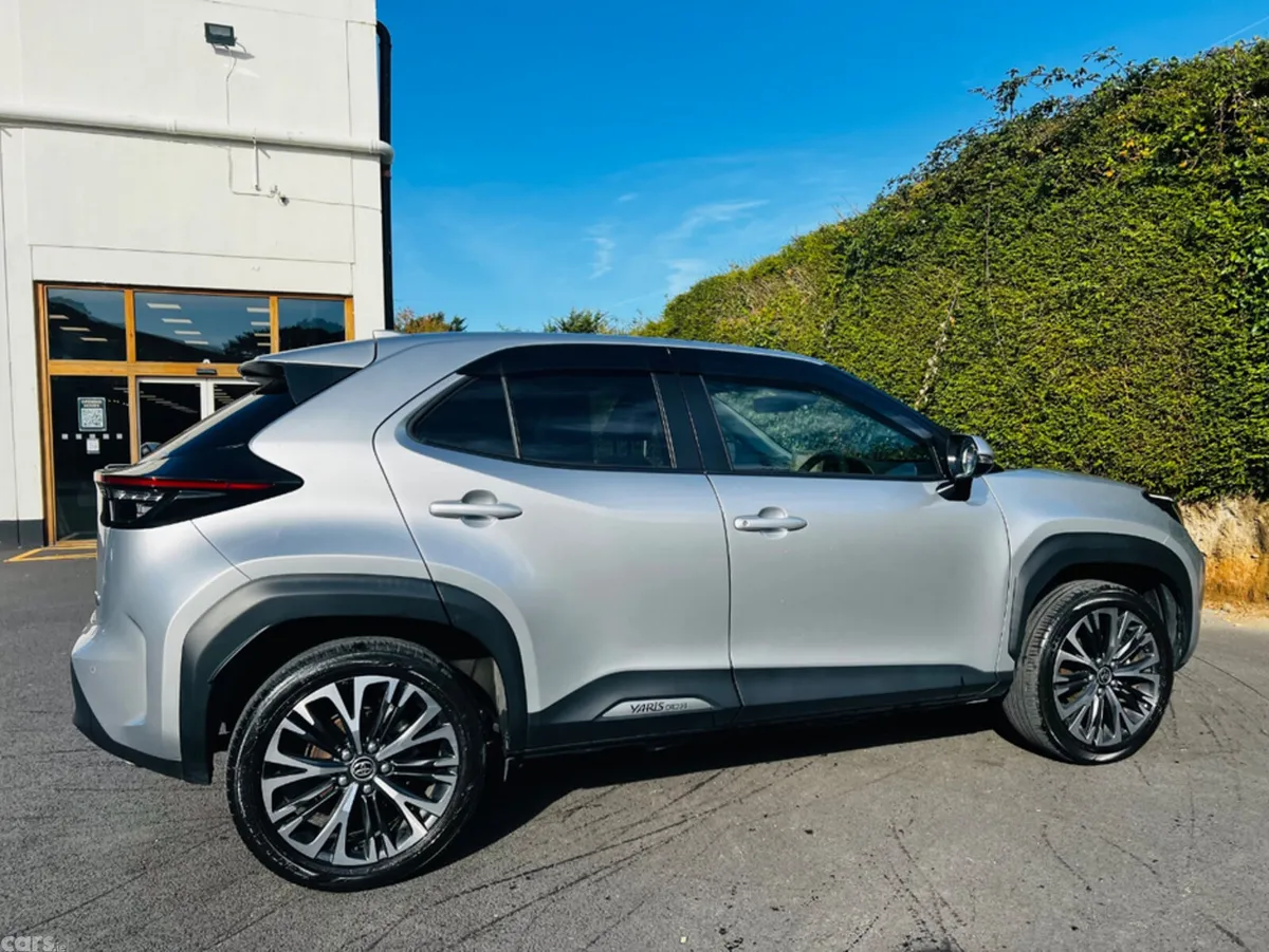 Toyota Yaris Cross Hatchback, Petrol Hybrid, 2022, Silver