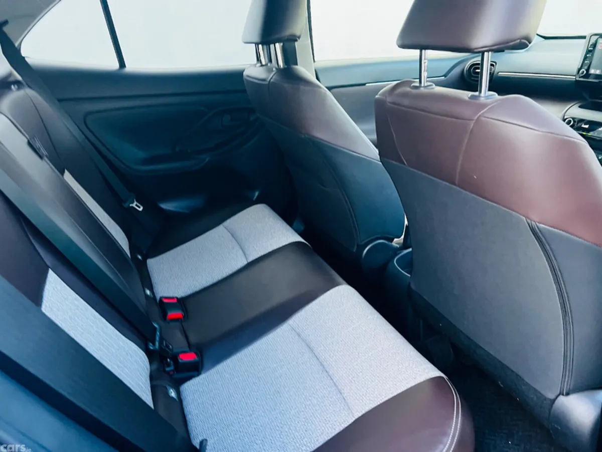 Toyota Yaris Cross Hatchback, Petrol Hybrid, 2022, Silver