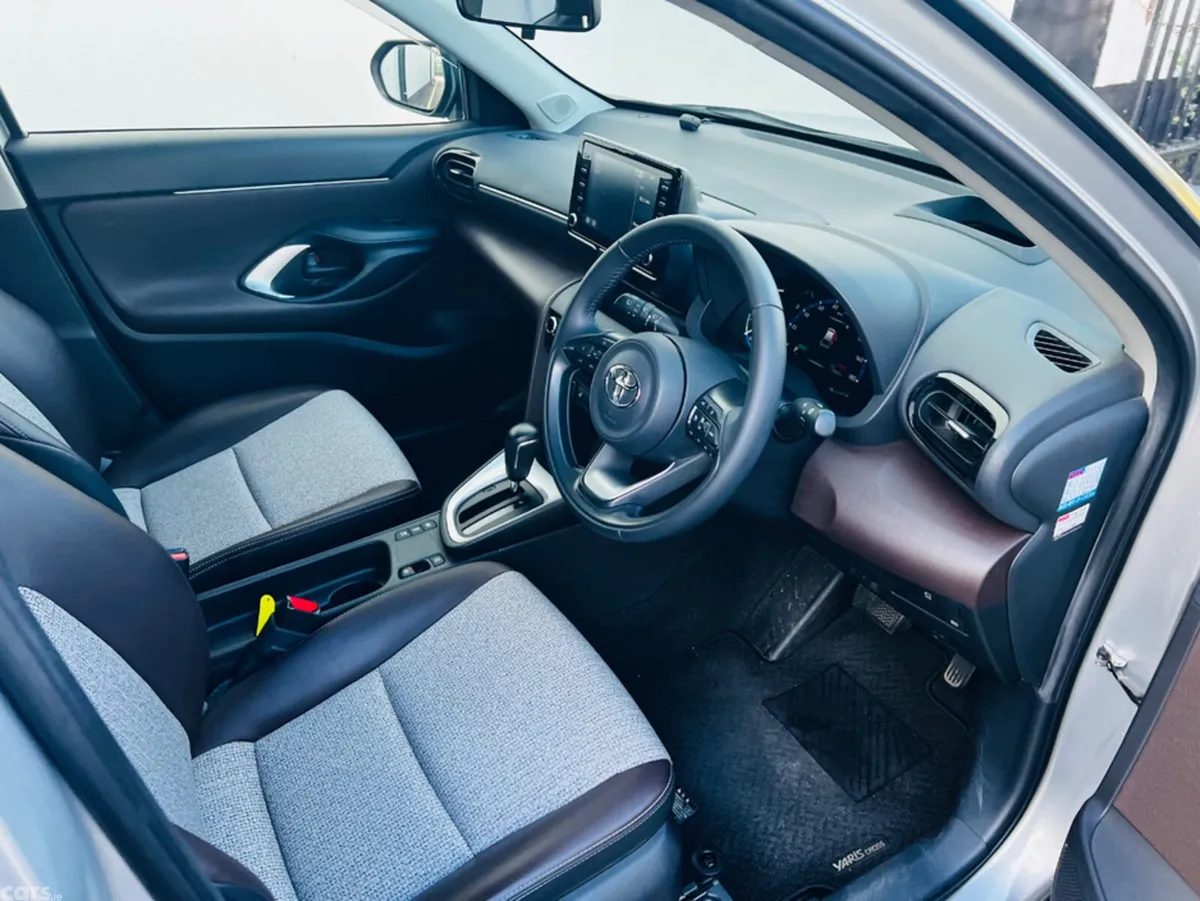 Toyota Yaris Cross Hatchback, Petrol Hybrid, 2022, Silver
