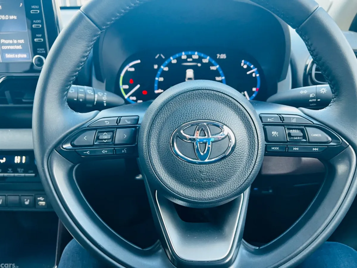 Toyota Yaris Cross Hatchback, Petrol Hybrid, 2022, Silver