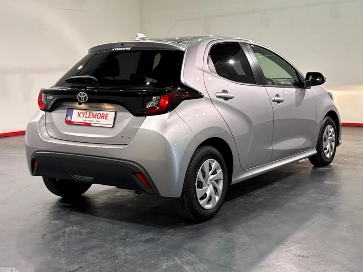 Toyota Yaris Hatchback, Petrol Hybrid, 2024, Silver