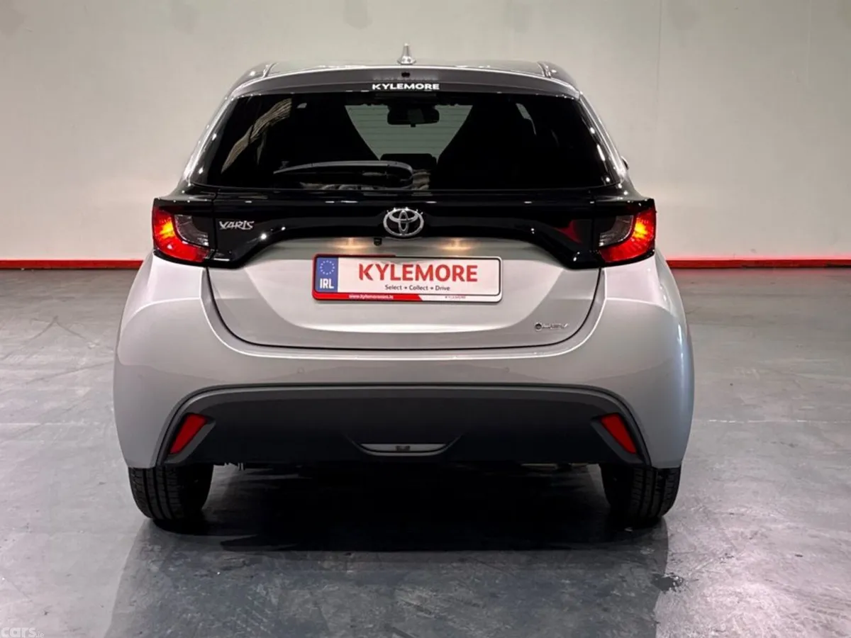 Toyota Yaris Hatchback, Petrol Hybrid, 2024, Silver