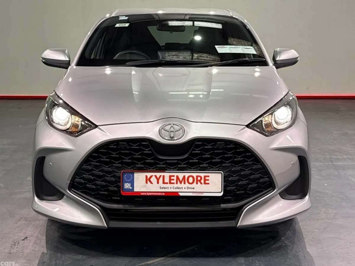Toyota Yaris Hatchback, Petrol Hybrid, 2024, Silver