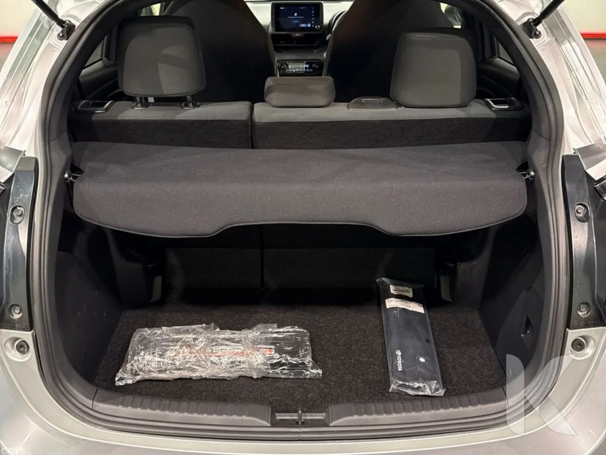 Toyota Yaris Hatchback, Petrol Hybrid, 2024, Silver