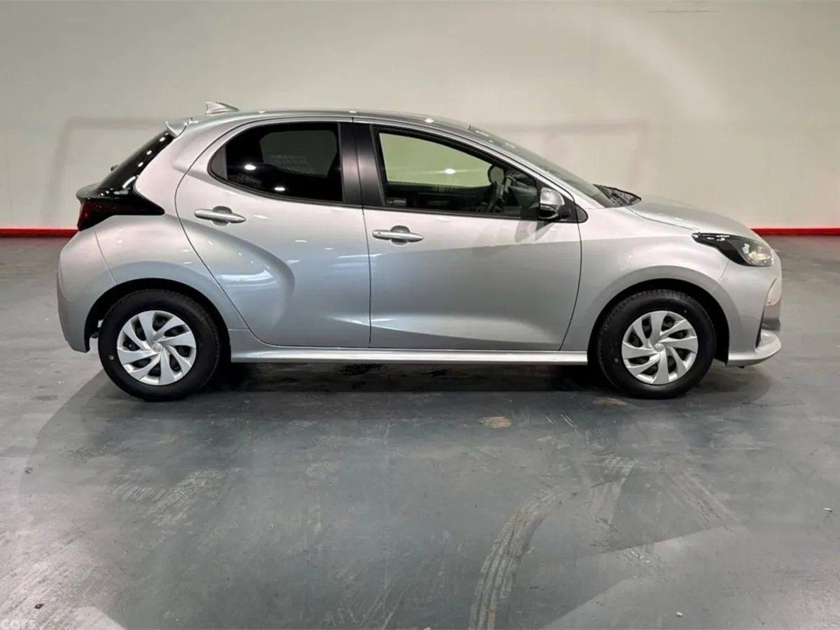 Toyota Yaris Hatchback, Petrol Hybrid, 2024, Silver