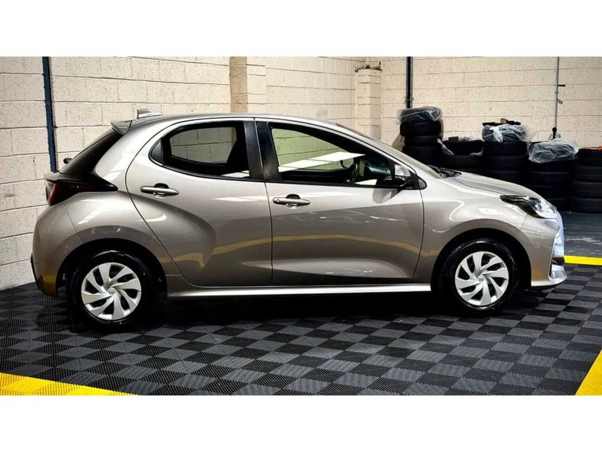 Toyota Yaris Hatchback, Petrol Hybrid, 2022, Grey