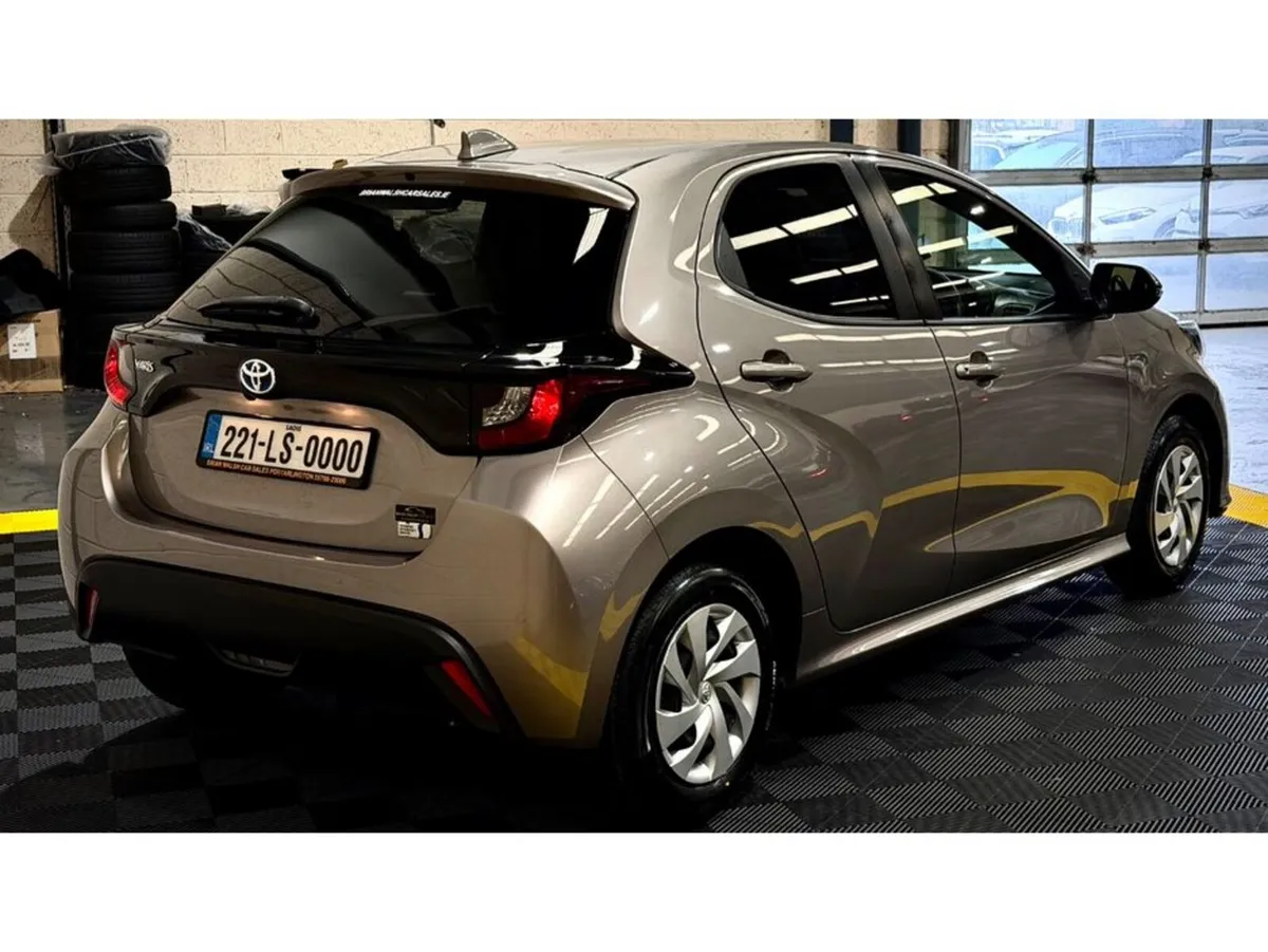 Toyota Yaris Hatchback, Petrol Hybrid, 2022, Grey