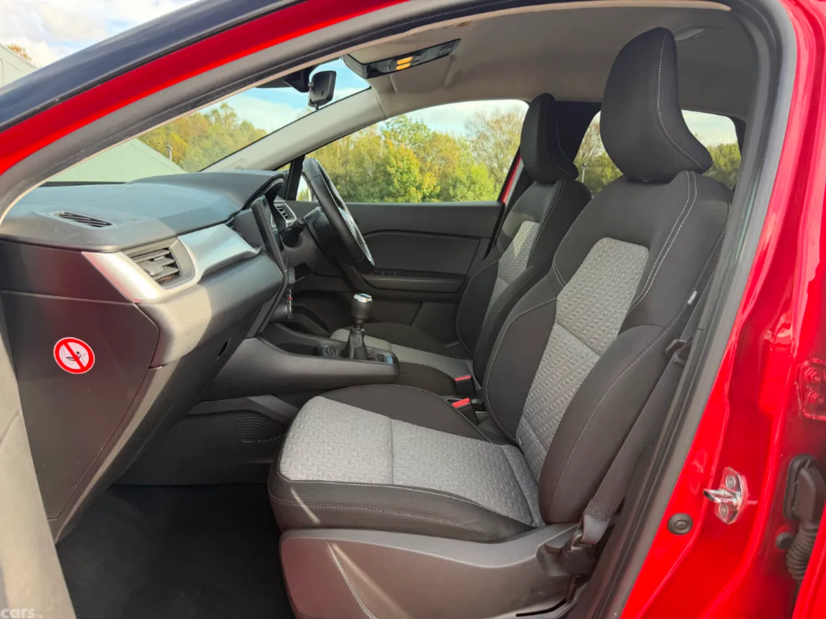 Renault Captur MPV, Petrol, 2022, Red