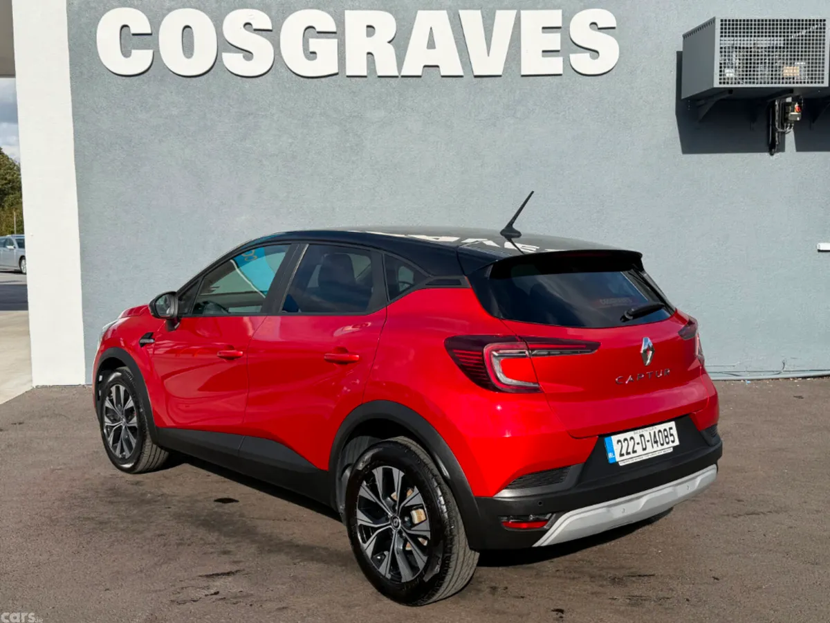 Renault Captur MPV, Petrol, 2022, Red