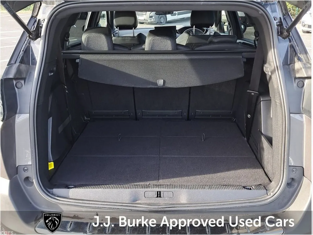 Peugeot 5008 SUV, Petrol Hybrid, 2024, Grey