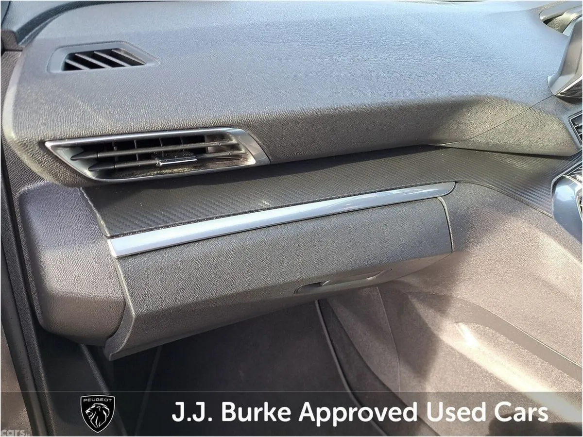 Peugeot 5008 SUV, Petrol Hybrid, 2024, Grey