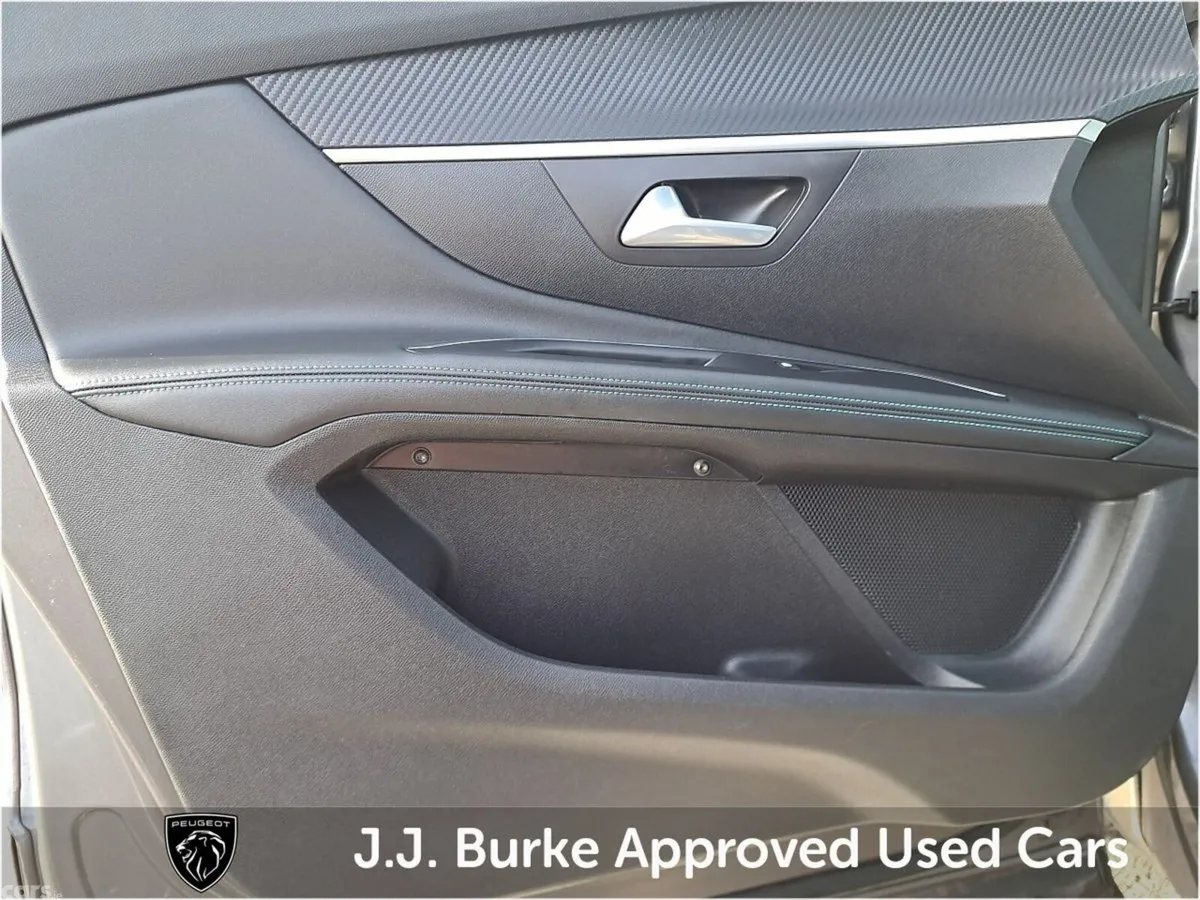 Peugeot 5008 SUV, Petrol Hybrid, 2024, Grey