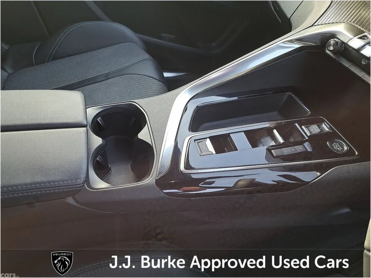 Peugeot 5008 SUV, Petrol Hybrid, 2024, Grey