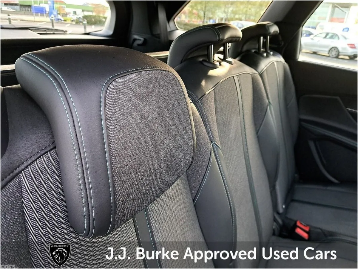 Peugeot 5008 SUV, Petrol Hybrid, 2024, Grey