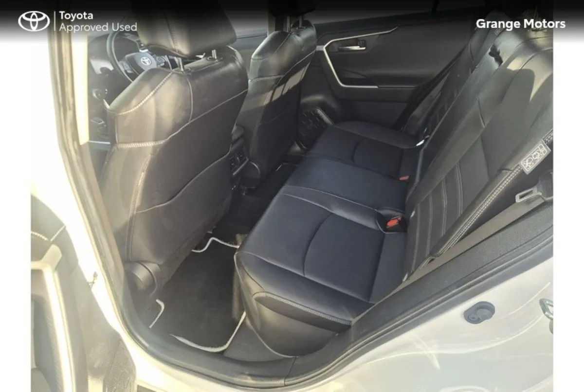 Toyota RAV4 SUV, Petrol Hybrid, 2023, White
