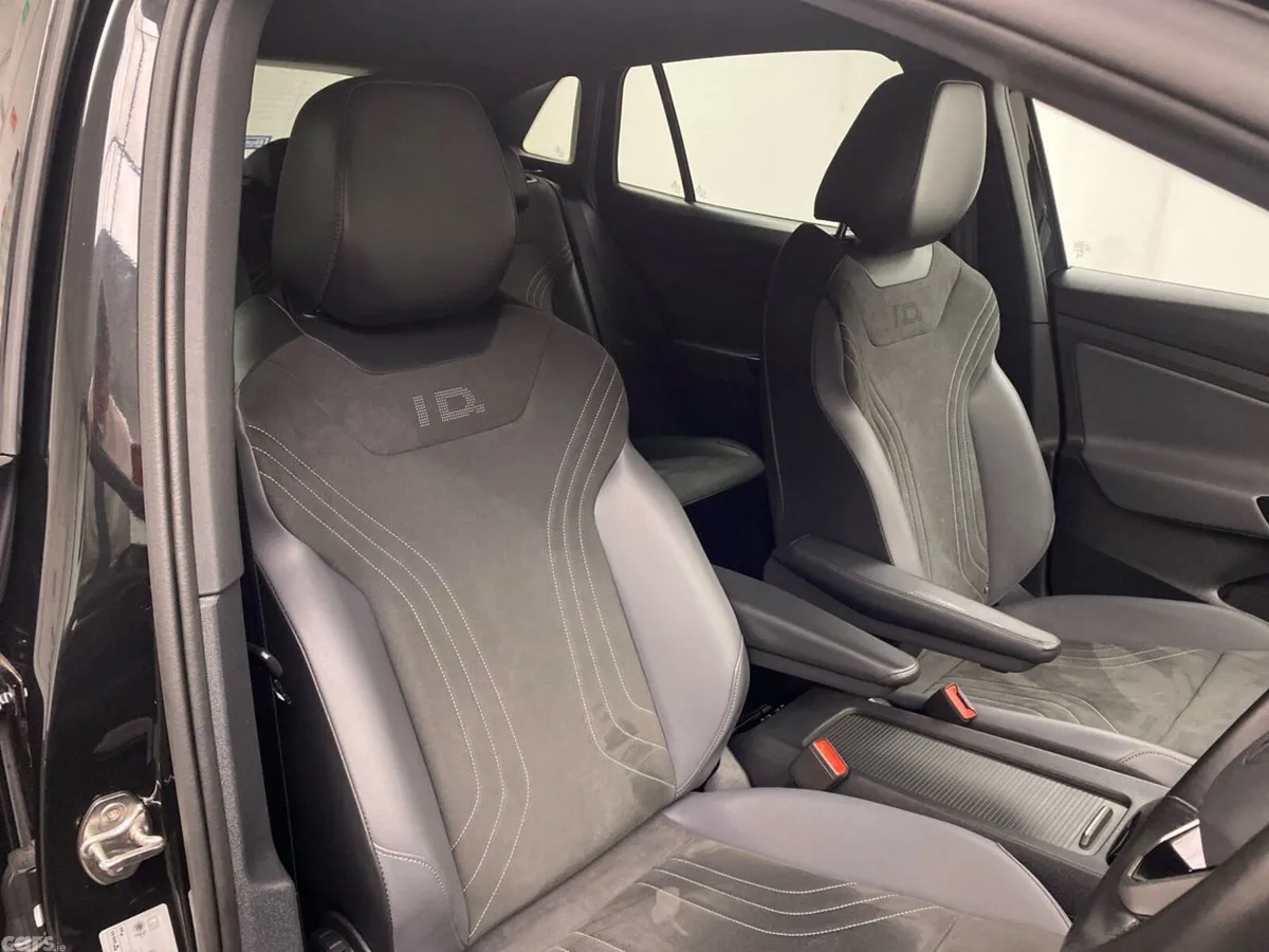 Volkswagen ID.4 SUV, Electric, 2025, Black