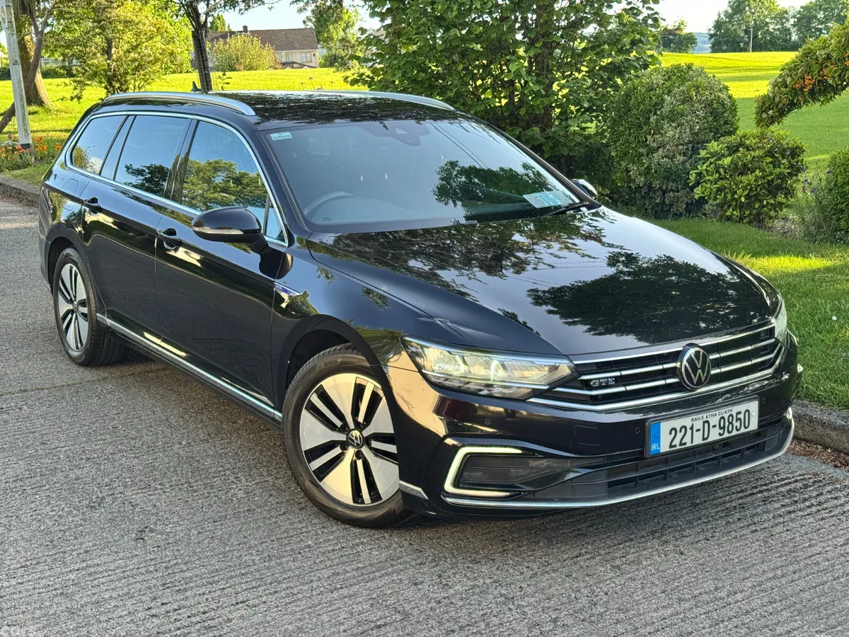 Volkswagen Passat Estate, Petrol Plug-in Hybrid, 2022, Black
