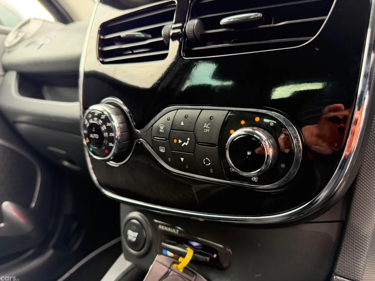 Renault Clio Hatchback, Petrol, 2015, Black