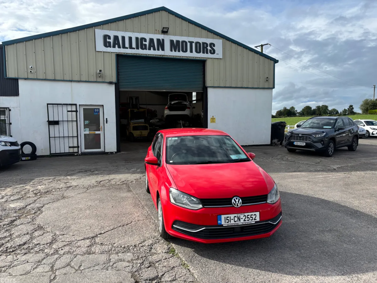 Volkswagen Polo Hatchback, Petrol, 2015, Red