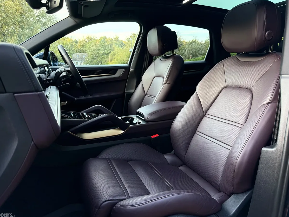 Porsche Cayenne SUV, Petrol Plug-in Hybrid, 2024, Blue