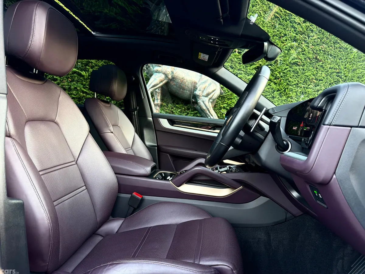 Porsche Cayenne SUV, Petrol Plug-in Hybrid, 2024, Blue