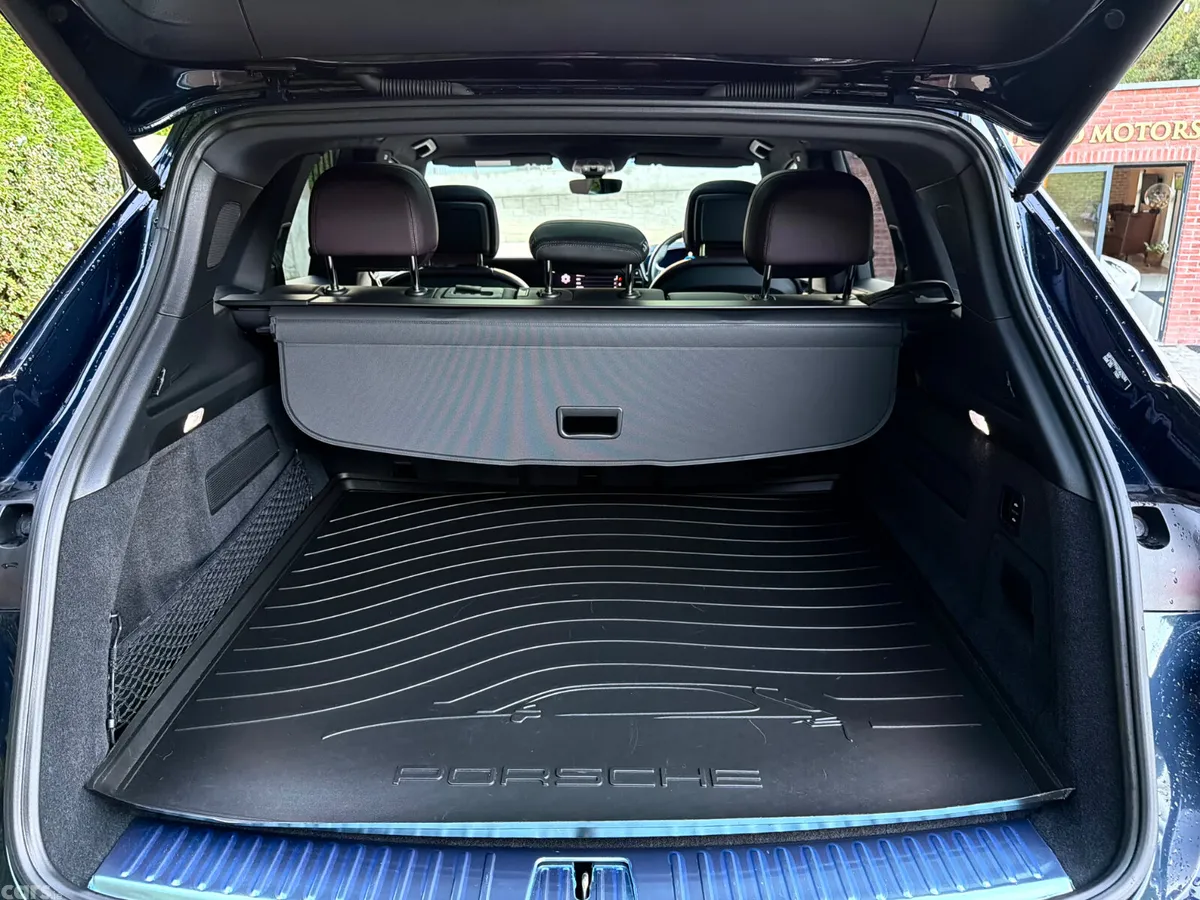 Porsche Cayenne SUV, Petrol Plug-in Hybrid, 2024, Blue