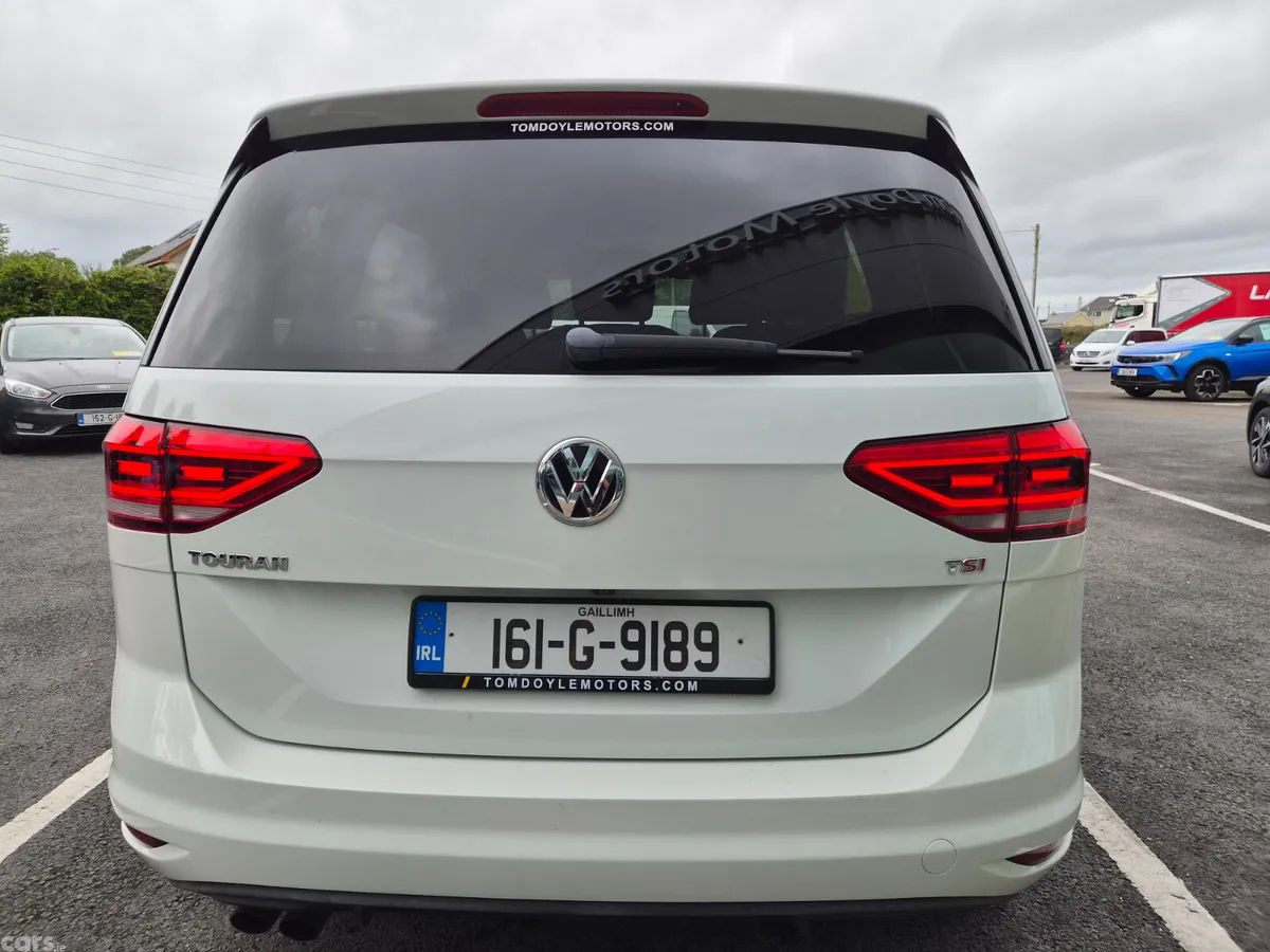 Volkswagen Touran MPV, Petrol, 2016, White