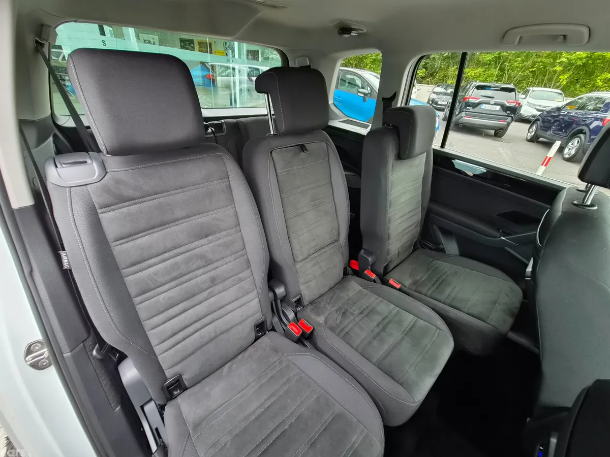 Volkswagen Touran MPV, Petrol, 2016, White