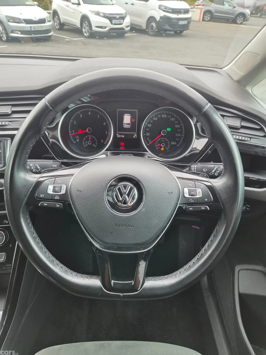 Volkswagen Touran MPV, Petrol, 2016, White