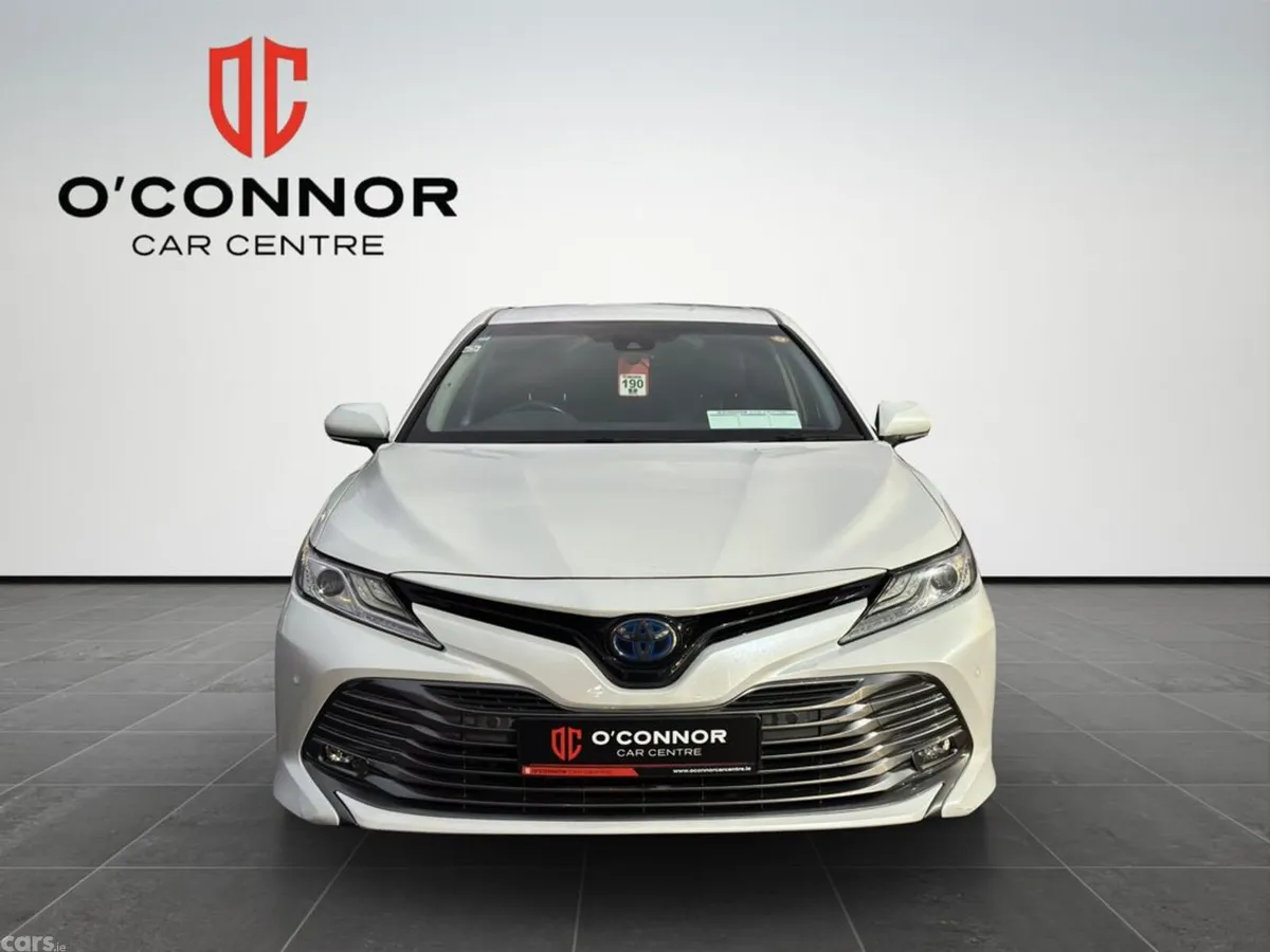 Toyota Camry Saloon, Petrol Hybrid, 2018, White