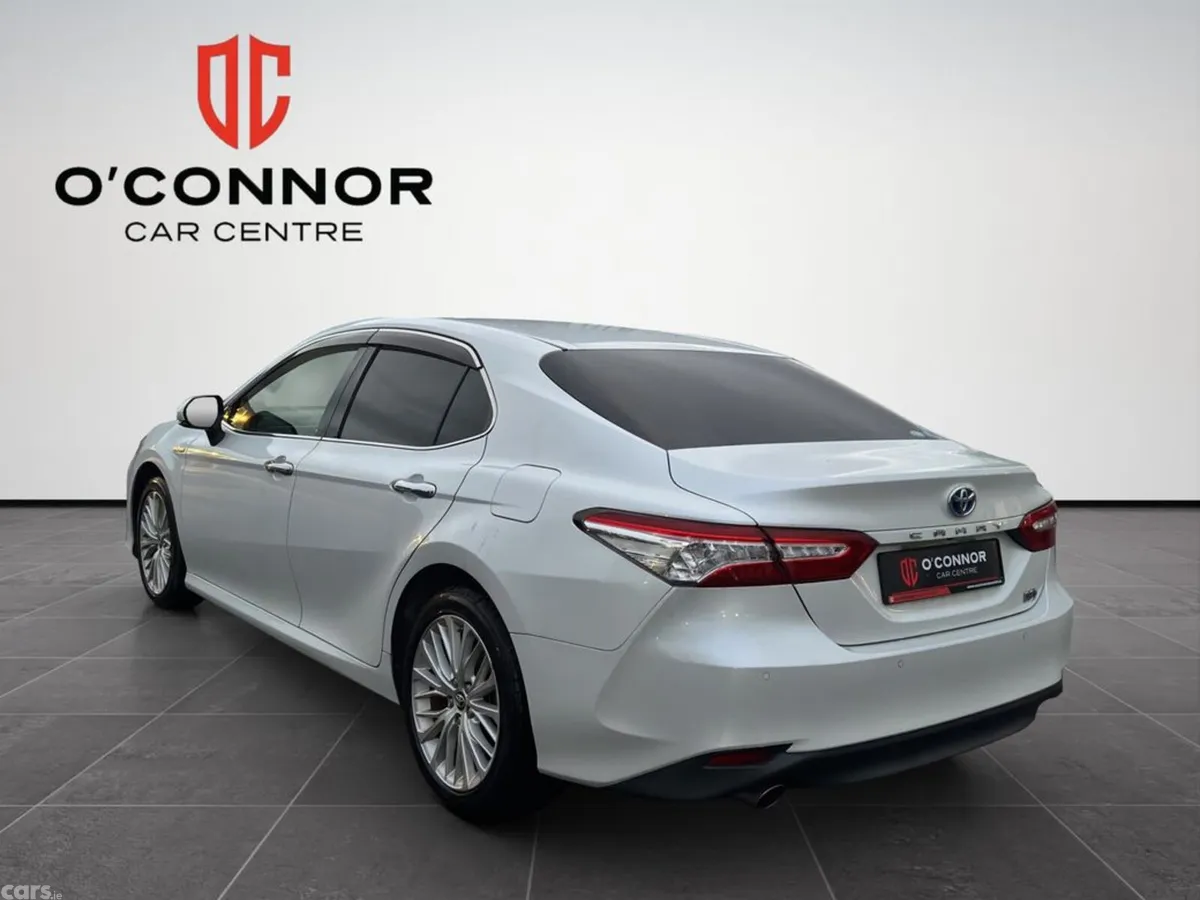 Toyota Camry Saloon, Petrol Hybrid, 2018, White