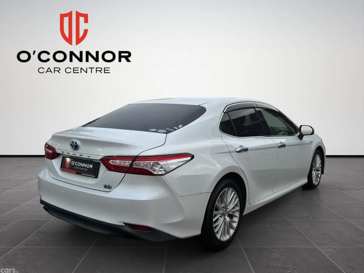 Toyota Camry Saloon, Petrol Hybrid, 2018, White