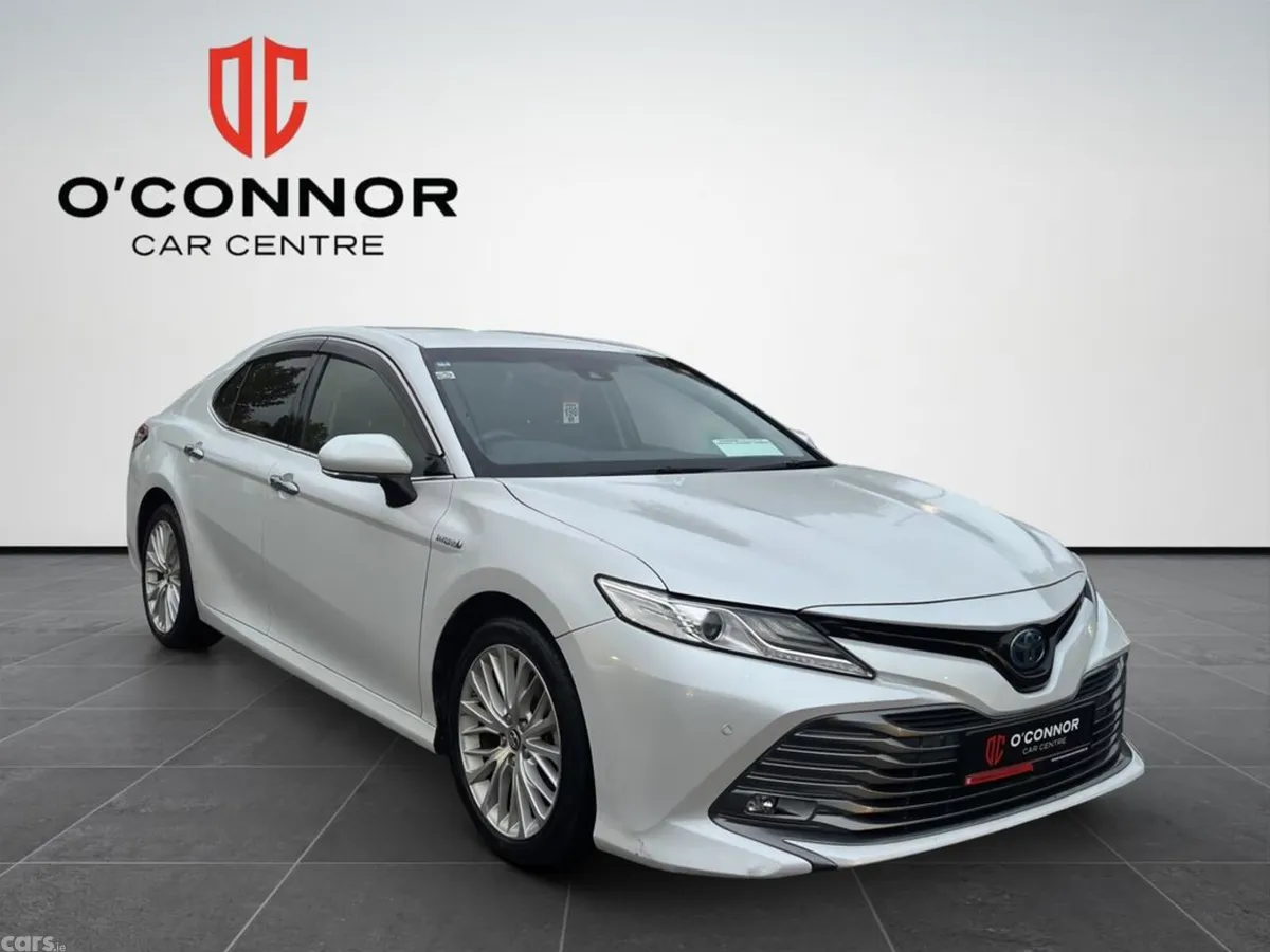 Toyota Camry Saloon, Petrol Hybrid, 2018, White
