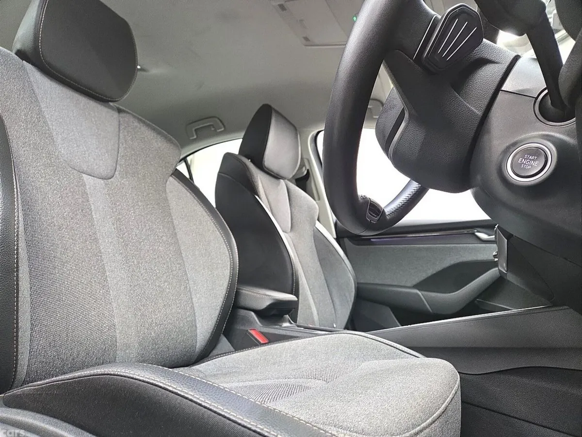 Skoda Octavia Saloon, Petrol, 2025, Grey