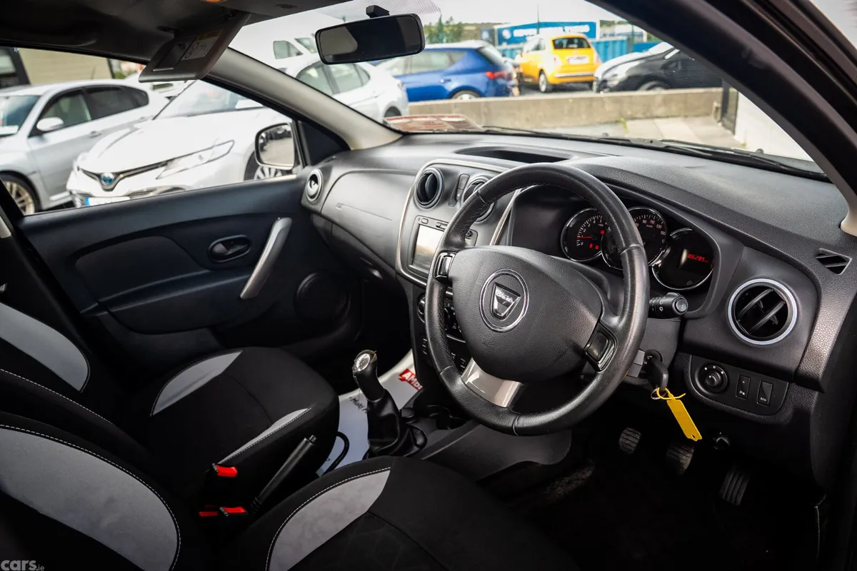Dacia Sandero Stepway Hatchback, Diesel, 2015, Black
