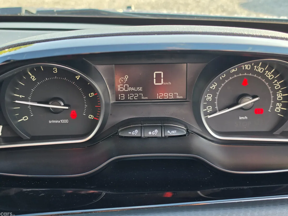 Peugeot 2008 Estate, Diesel, 2017, Grey