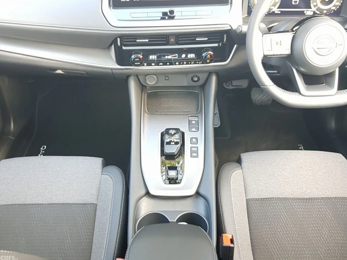 Nissan Qashqai SUV, Petrol Hybrid, 2026, Red