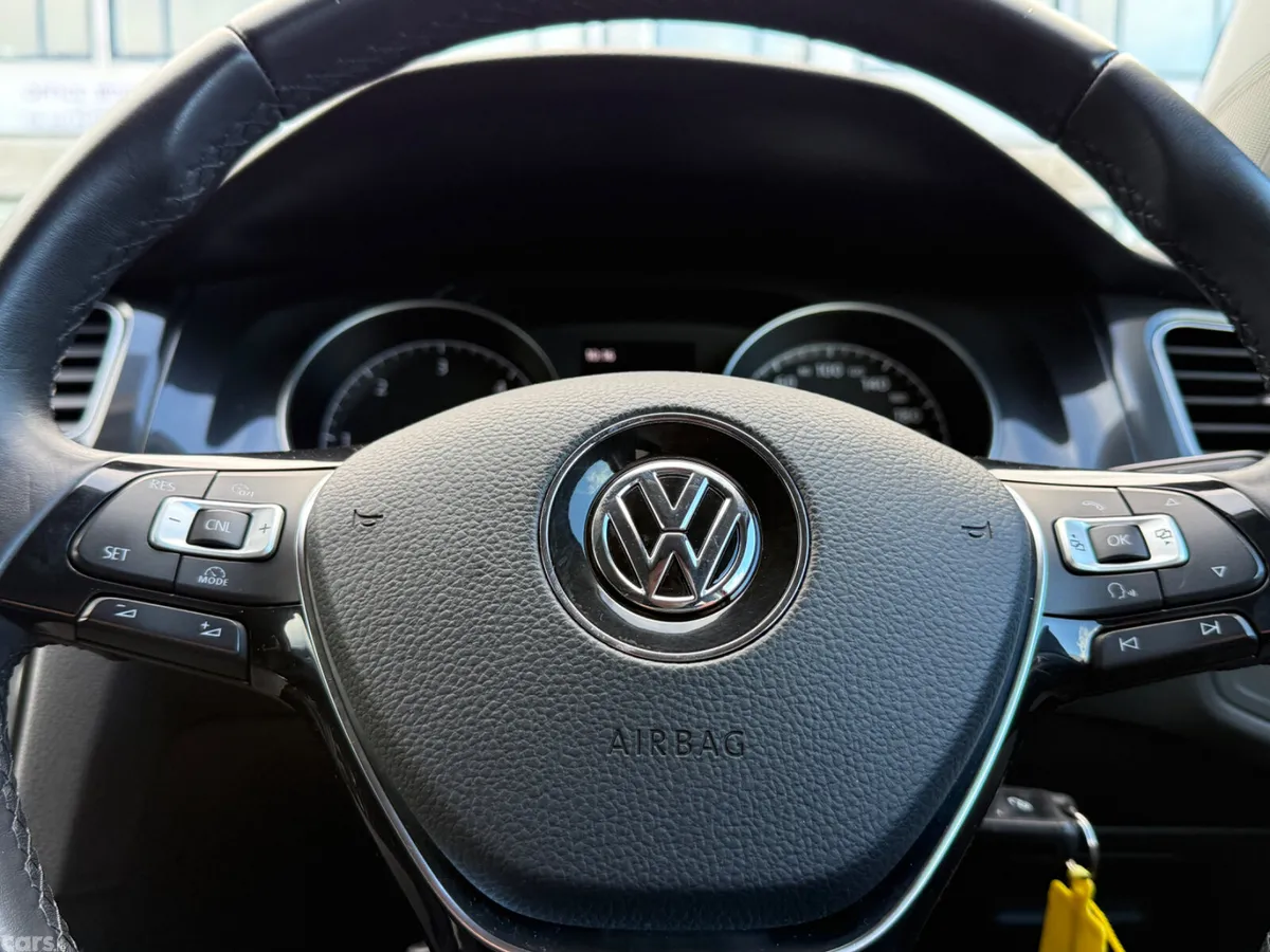 Volkswagen Golf Estate, Diesel, 2018, Red